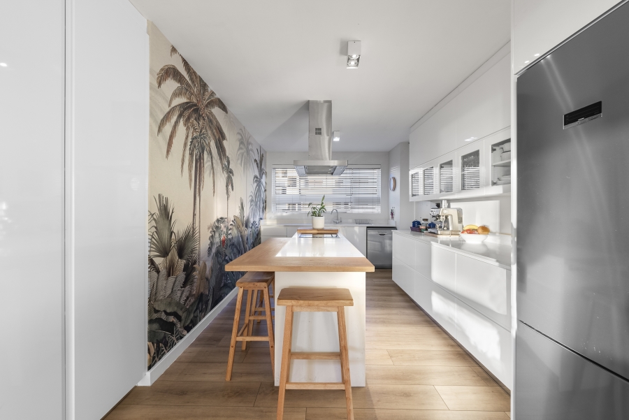 To Let 4 Bedroom Property for Rent in Sea Point Western Cape